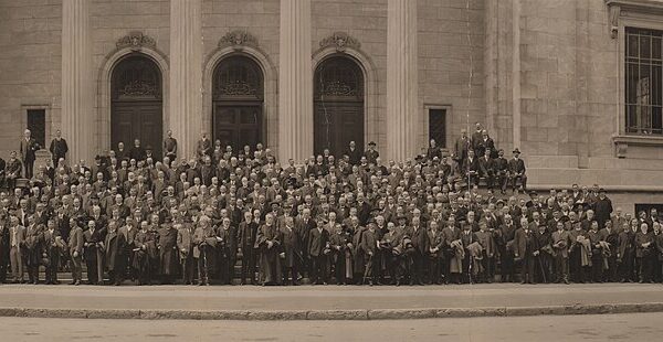 A panoramic photograph of the commissioners of a Presbyterian General Assembly gathered in rows.