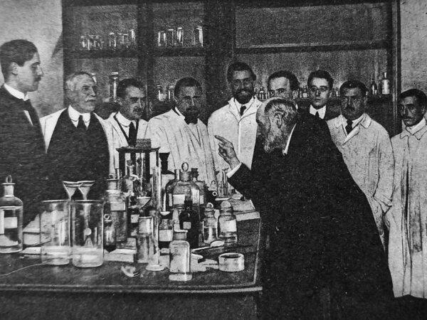 The neuroscientist Santiago Ramón y Cajal teaches in his laboratory among microscopes and students.